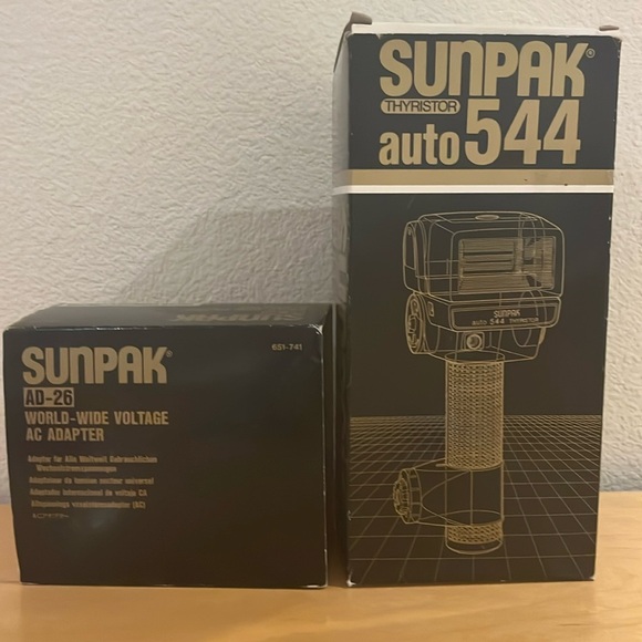 SUNPAK AUTO 544 Thyristor and AD-26 world wide voltage AC adapter - Picture 1 of 8